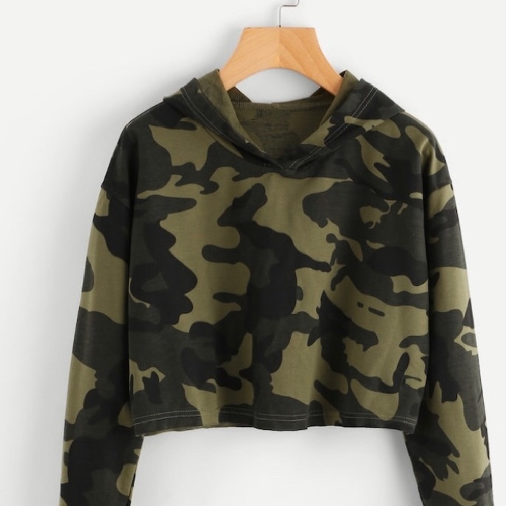 Green camo crop top